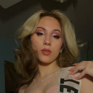 Meet your Posher, Ella